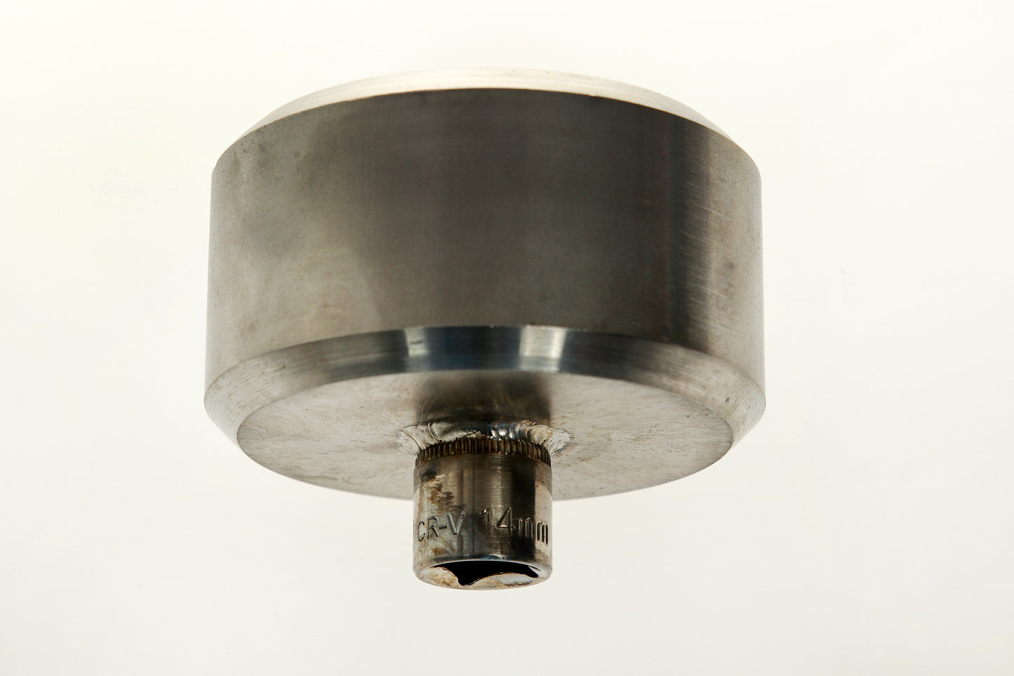 Klucz INOXDUR PK-61 do korków DIN 61, idealny do odkręcania i zakręcania korków do kanistrów, beczek i innych pojemników przemysłowych. Wykonany z wysokiej jakości stali nierdzewnej, odporny na korozję i uszkodzenia. Kompatybilny z narzędziami pneumatycznymi oraz dynamometrycznymi, idealny do przemysłu chemicznego, spożywczego, farmaceutycznego oraz automotive. Profesjonalne narzędzie do precyzyjnego dokręcania korków w przemyśle.