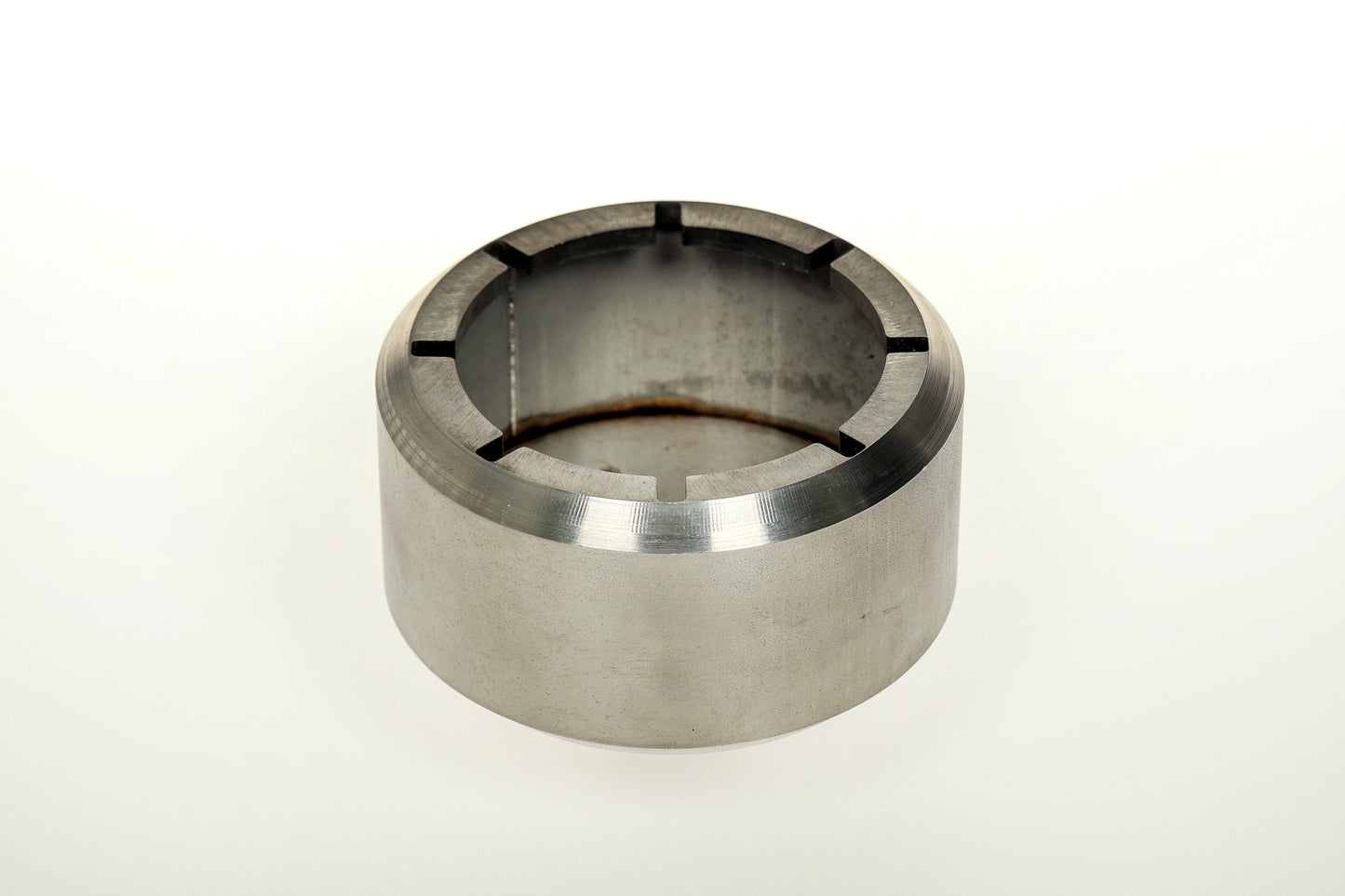 Klucz INOXDUR PK-61 do korków DIN 61, idealny do odkręcania i zakręcania korków do kanistrów, beczek i innych pojemników przemysłowych. Wykonany z wysokiej jakości stali nierdzewnej, odporny na korozję i uszkodzenia. Kompatybilny z narzędziami pneumatycznymi oraz dynamometrycznymi, idealny do przemysłu chemicznego, spożywczego, farmaceutycznego oraz automotive. Profesjonalne narzędzie do precyzyjnego dokręcania korków w przemyśle.